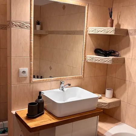 Elegant Escape V - Free Parking, Easy Access To Center *