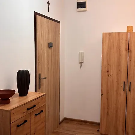 Elegant Escape V - Free Parking, Easy Access To Center דירה